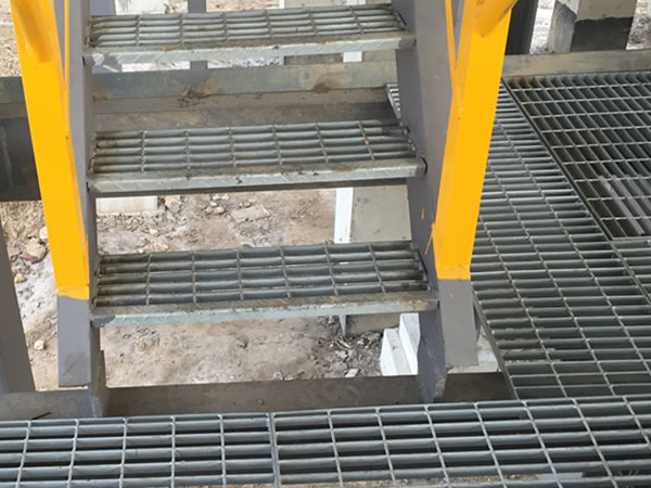 工廠鋼梯踏步板案例