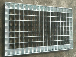 鋼格溝蓋板的優勢以及設計要求 鋼格溝蓋板的優勢以及設計要求